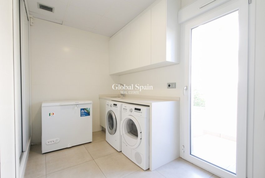 Resale - VILLA -
TORREVIEJA - Costa Blanca