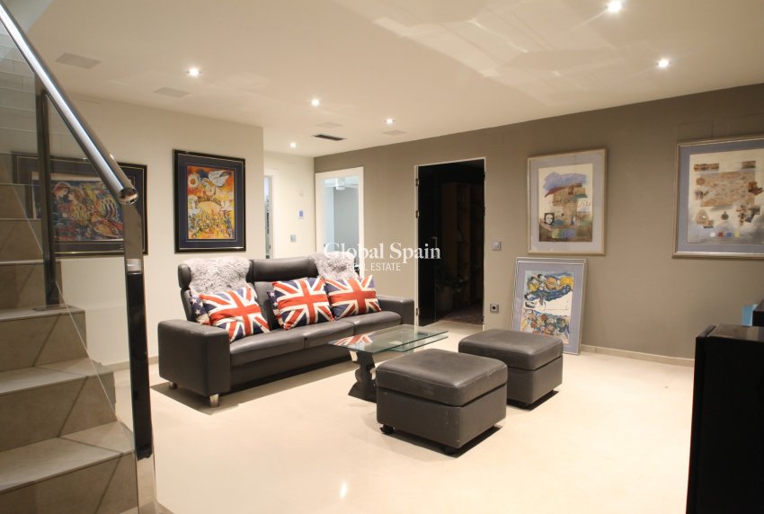 Resale - VILLA -
TORREVIEJA - Costa Blanca