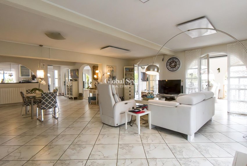 Resale - VILLA -
TORREVIEJA - Costa Blanca