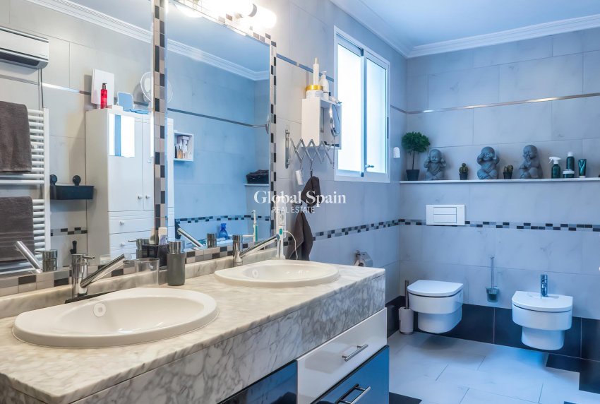 Resale - VILLA -
TORREVIEJA - Costa Blanca