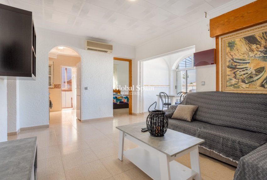 Resale - VILLA -
TORREVIEJA - Costa Blanca