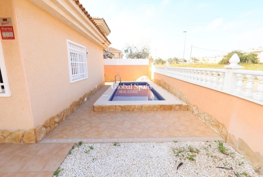 Resale - VILLA -
TORREVIEJA - Costa Blanca