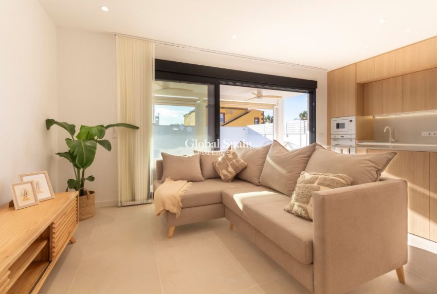 Resale - VILLA -
TORREVIEJA - Costa Blanca