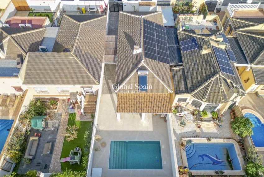 Resale - VILLA -
TORREVIEJA - Costa Blanca