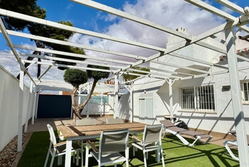 Resale - VILLA -
TORREVIEJA - Costa Blanca