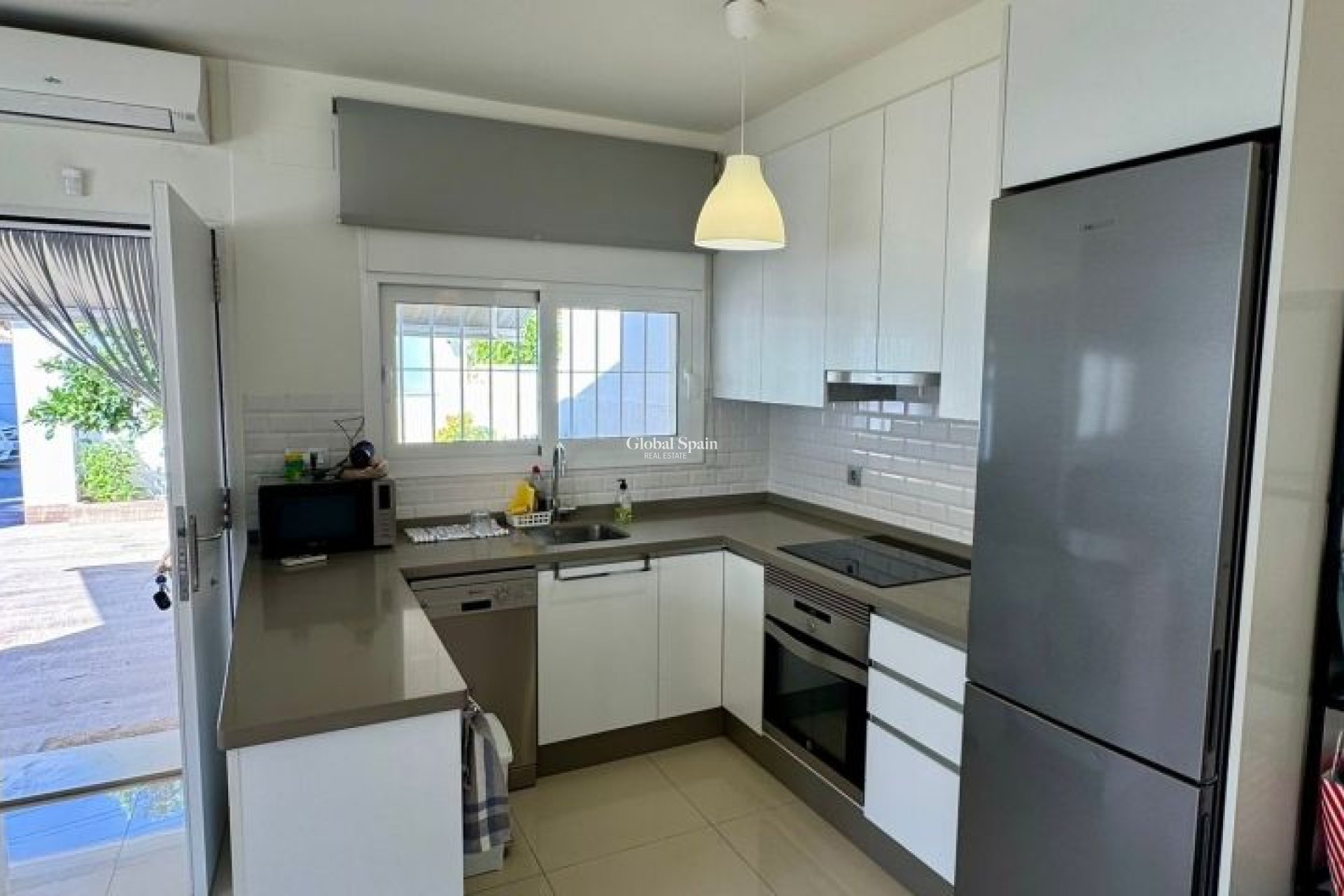 Resale - VILLA -
TORREVIEJA - Costa Blanca