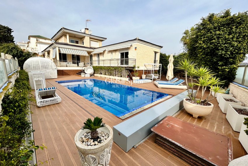 Resale - VILLA -
TORREVIEJA - Costa Blanca