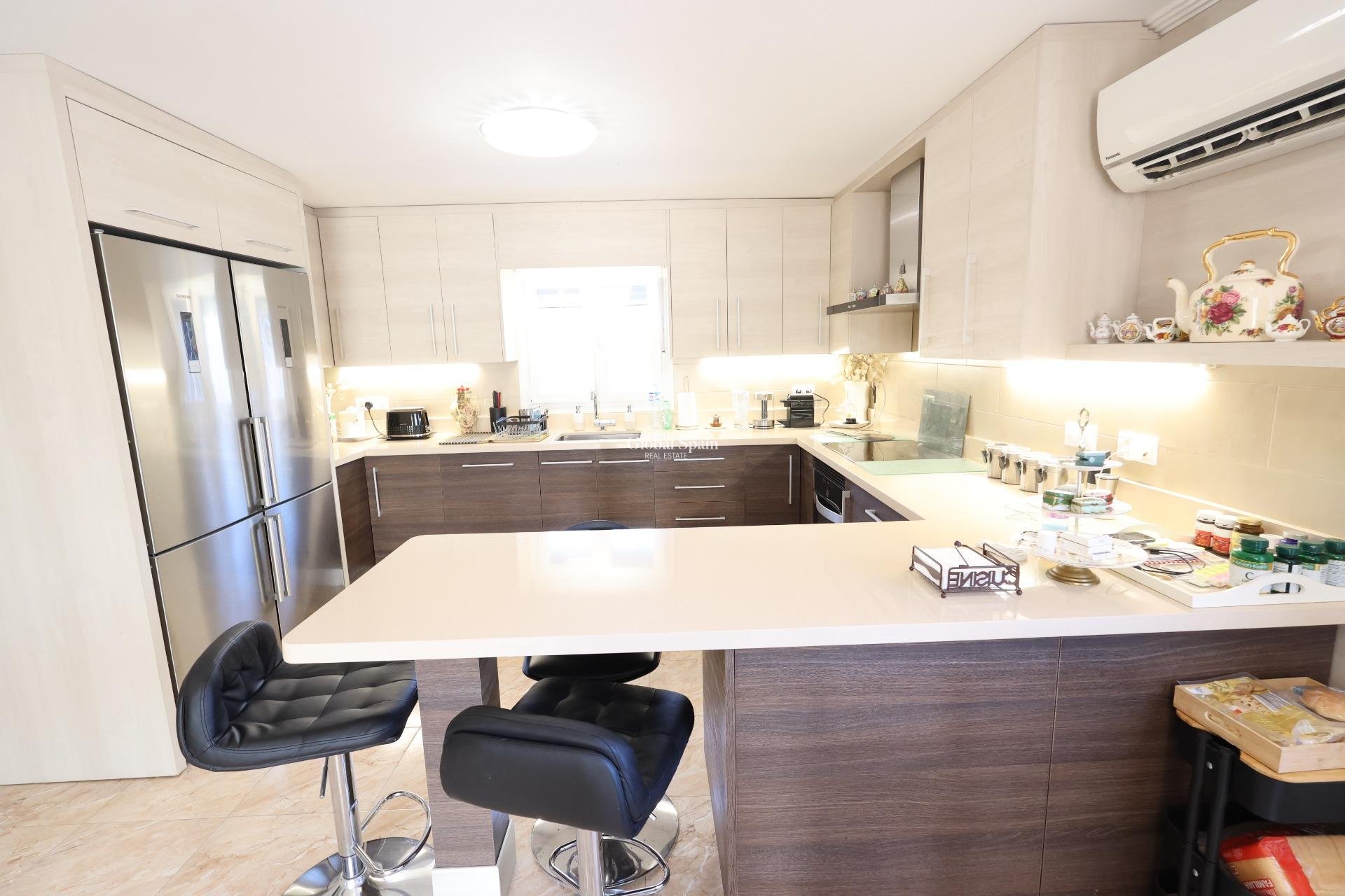 Resale - VILLA -
TORREVIEJA - Costa Blanca