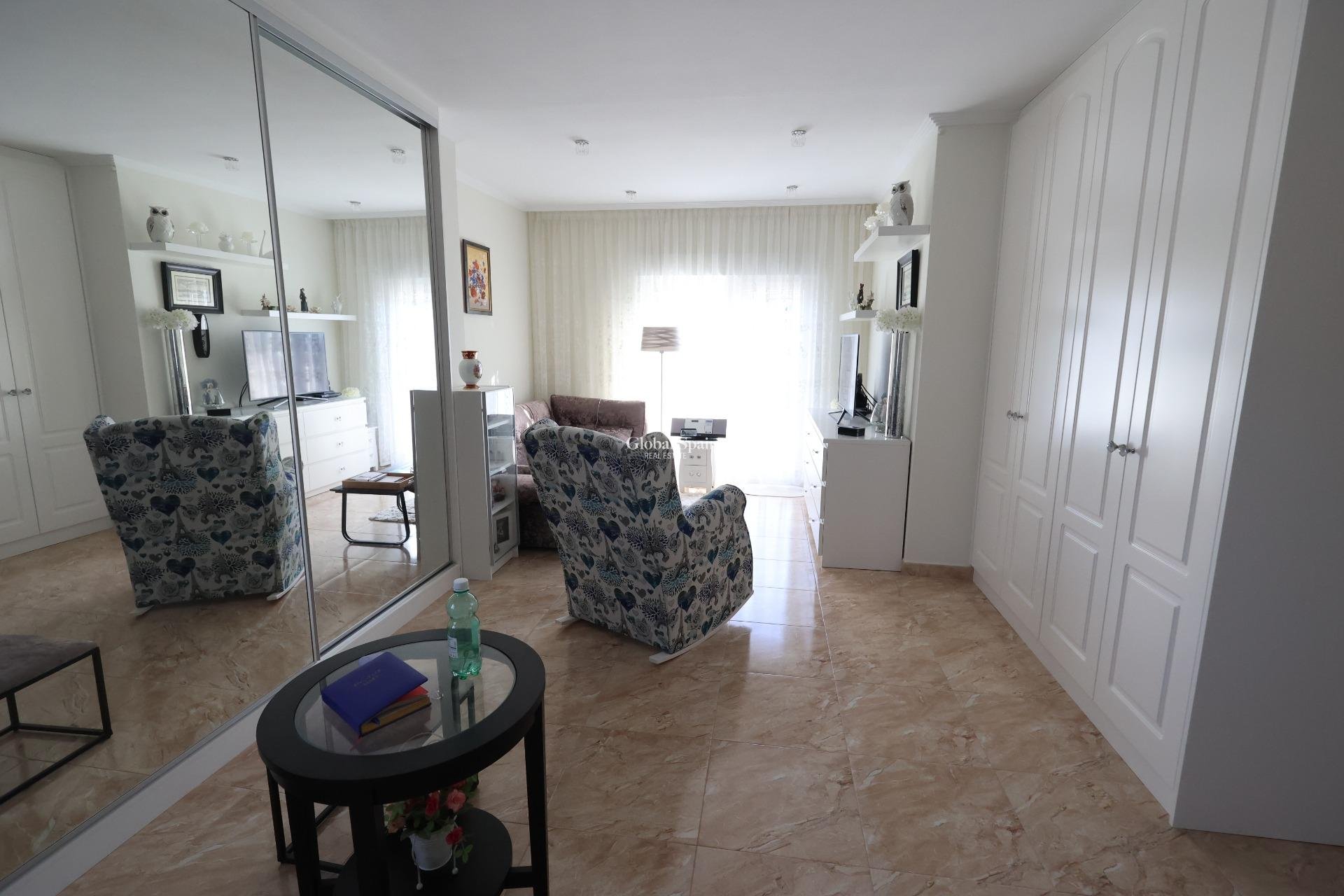 Resale - VILLA -
TORREVIEJA - Costa Blanca