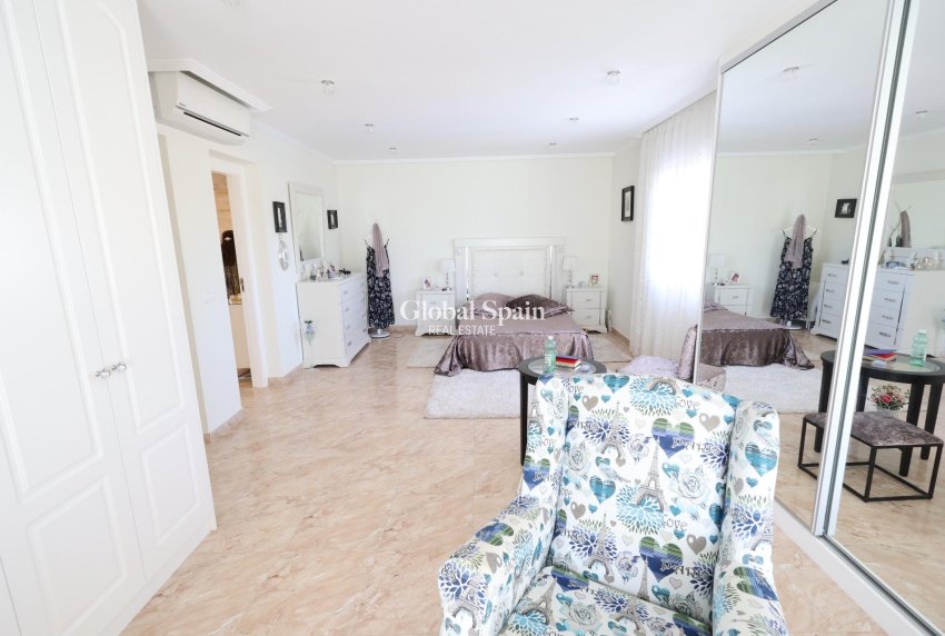 Resale - VILLA -
TORREVIEJA - Costa Blanca