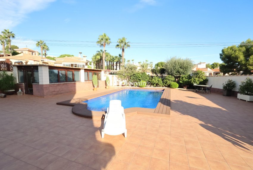 Resale - VILLA -
TORREVIEJA - Costa Blanca