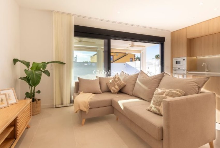Resale - VILLA -
TORREVIEJA - Costa Blanca