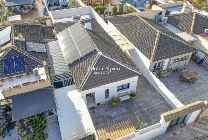 Resale - VILLA -
TORREVIEJA - Costa Blanca