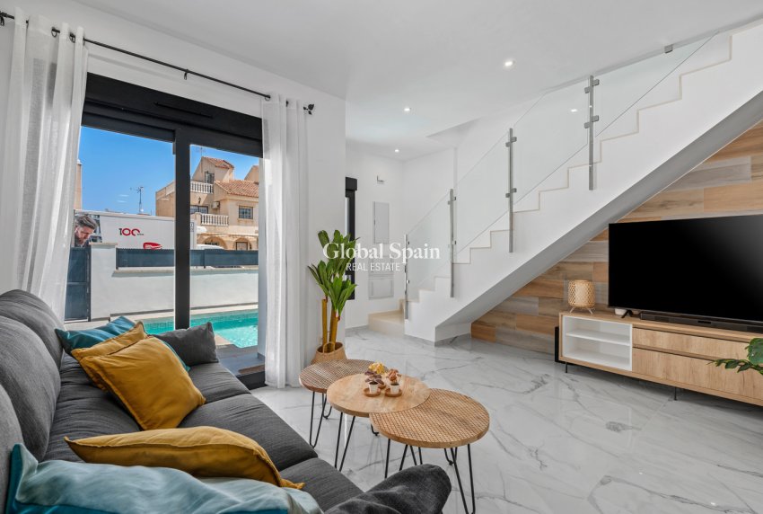 Resale - VILLA -
TORREVIEJA - Costa Blanca