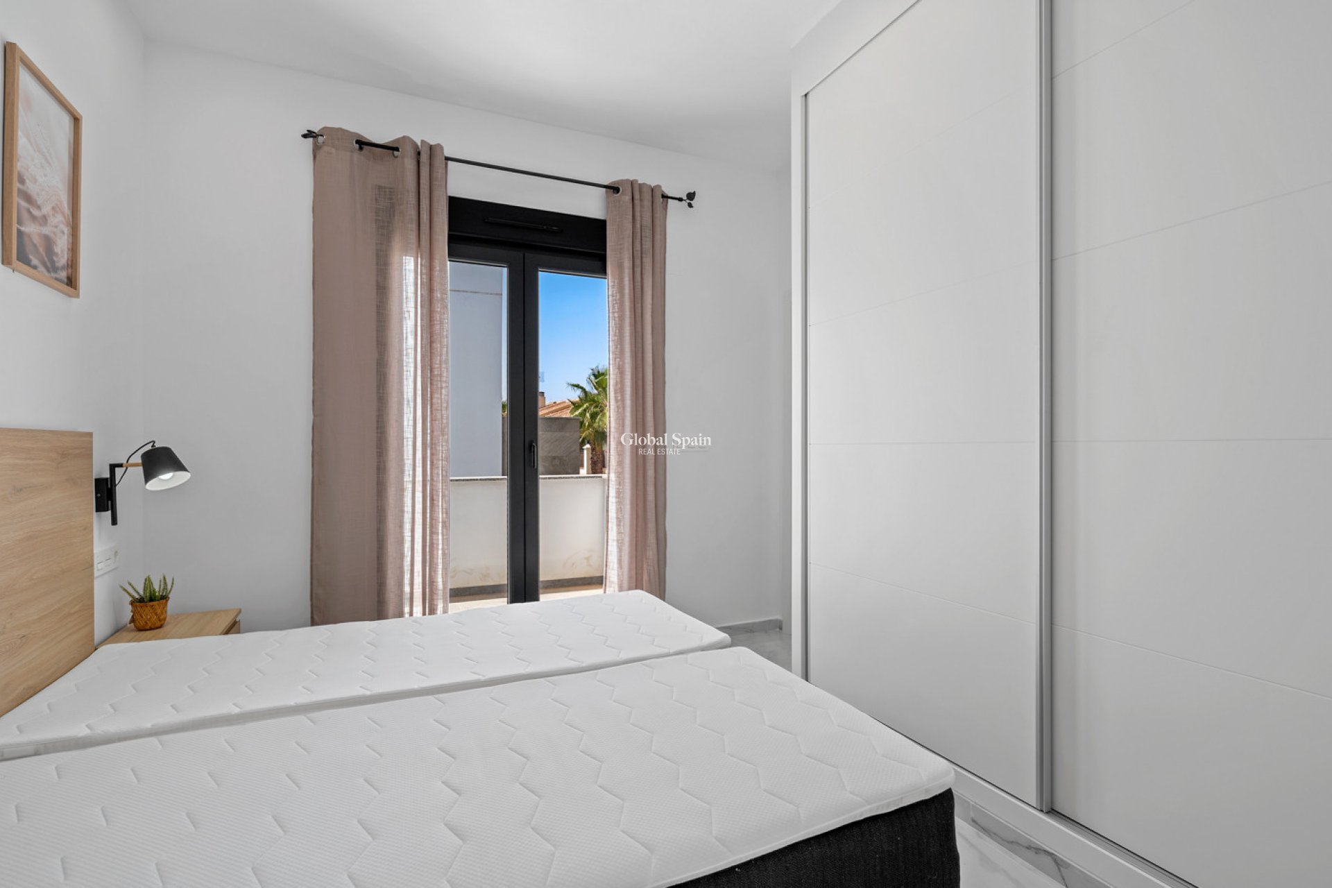 Resale - VILLA -
TORREVIEJA - Costa Blanca