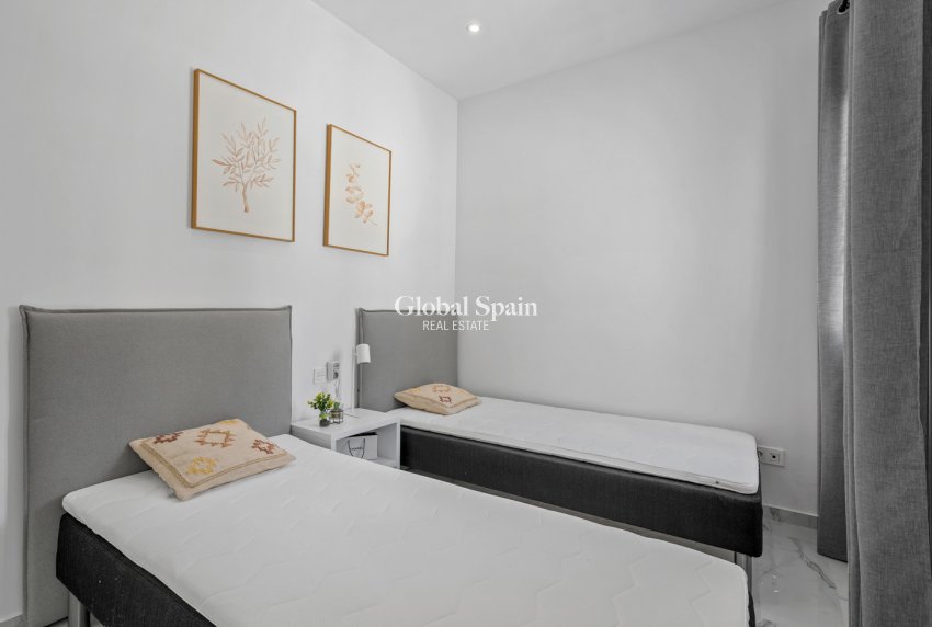 Resale - VILLA -
TORREVIEJA - Costa Blanca