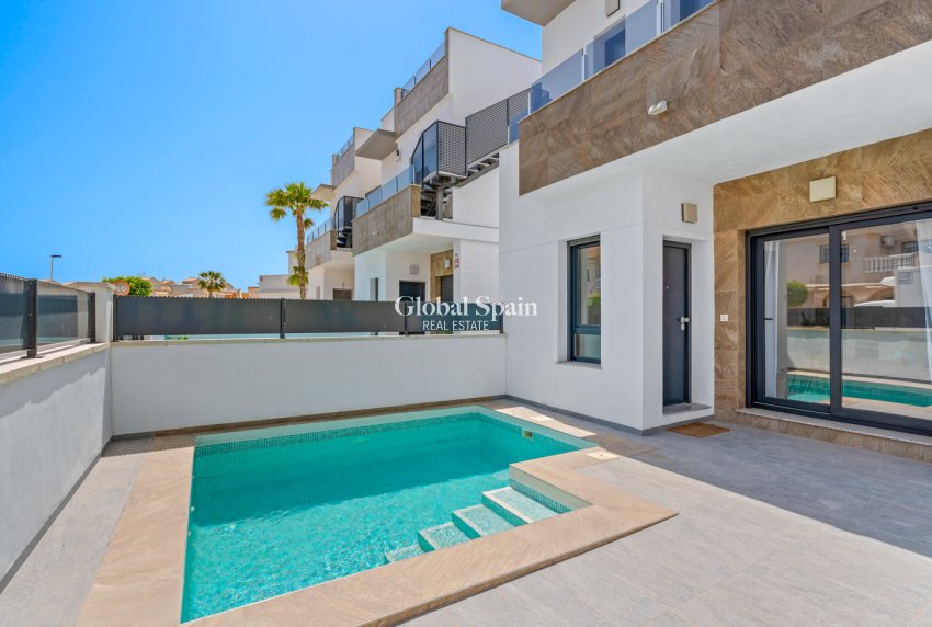 Resale - VILLA -
TORREVIEJA - Costa Blanca