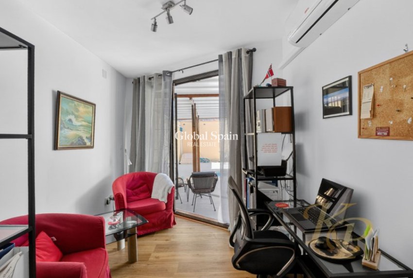 Resale - VILLA -
TORREVIEJA - Costa Blanca