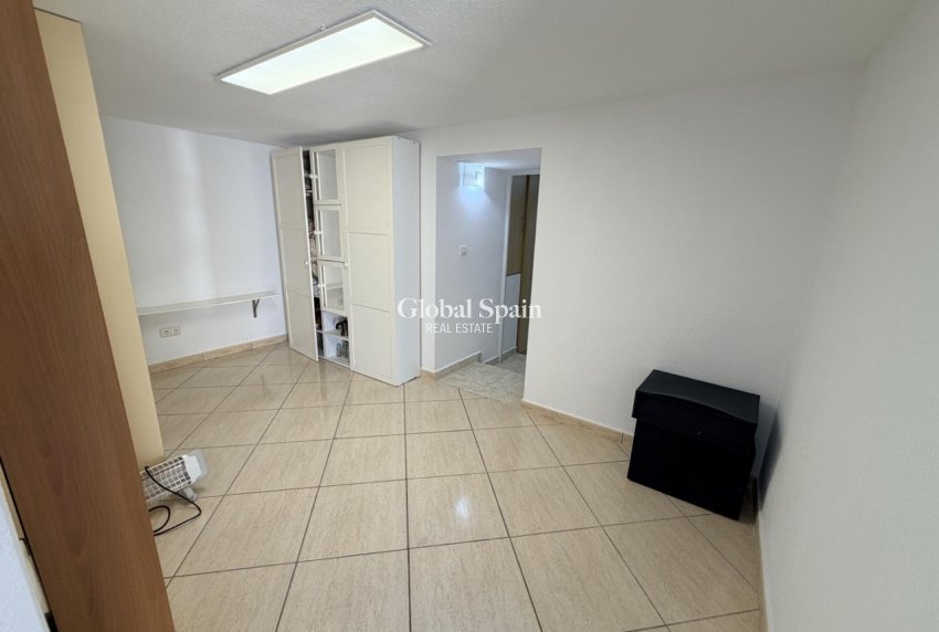 Resale - VILLA -
TORREVIEJA - Costa Blanca