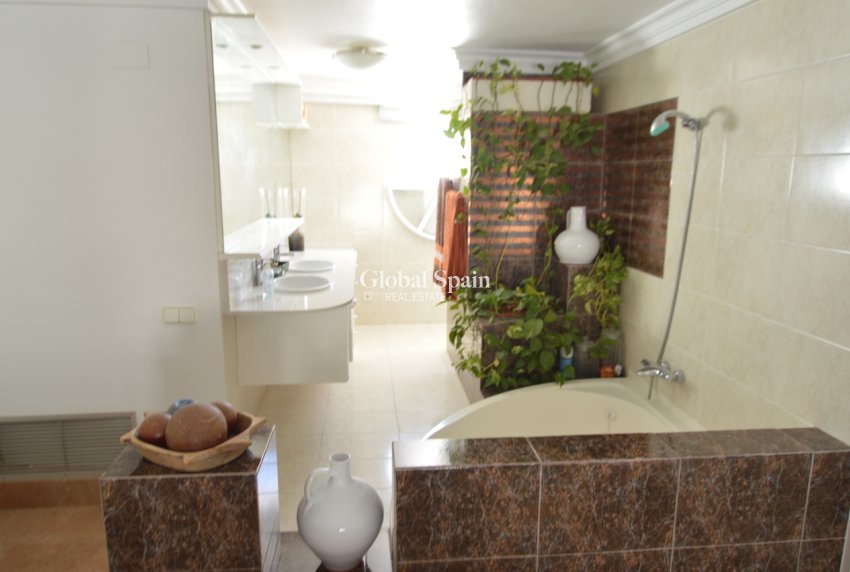 Resale - VILLA -
TORREVIEJA - Costa Blanca