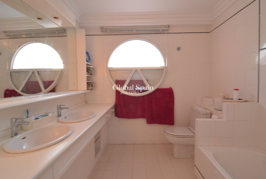 Resale - VILLA -
TORREVIEJA - Costa Blanca