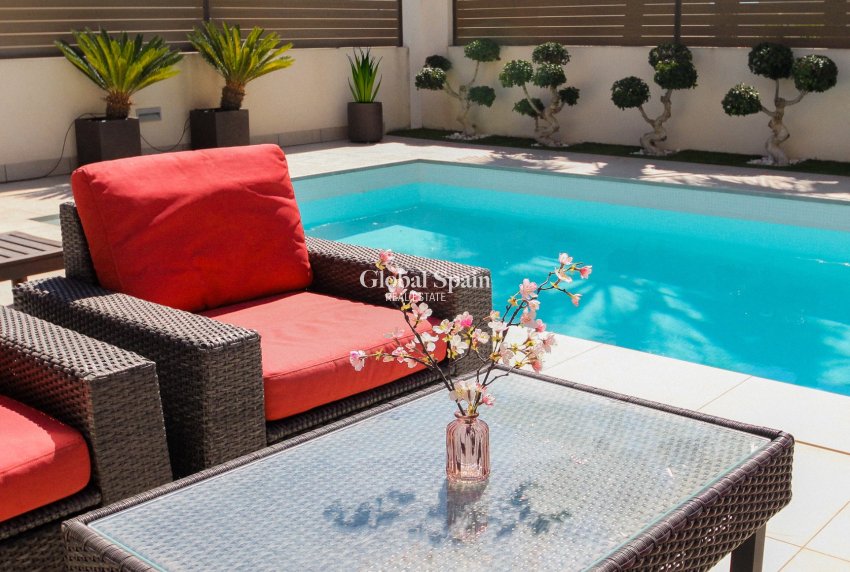 Resale - VILLA -
TORREVIEJA - Costa Blanca