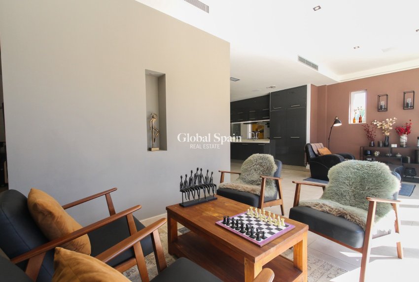 Resale - VILLA -
TORREVIEJA - Costa Blanca
