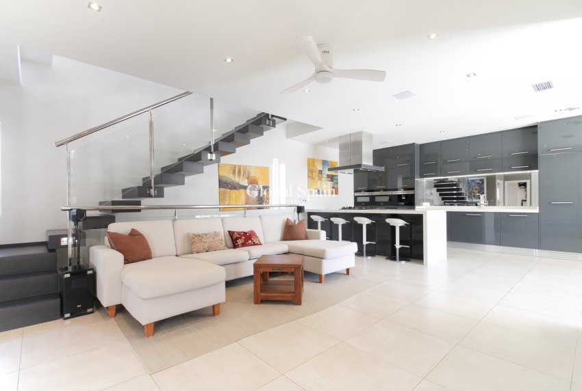 Resale - VILLA -
TORREVIEJA - Costa Blanca
