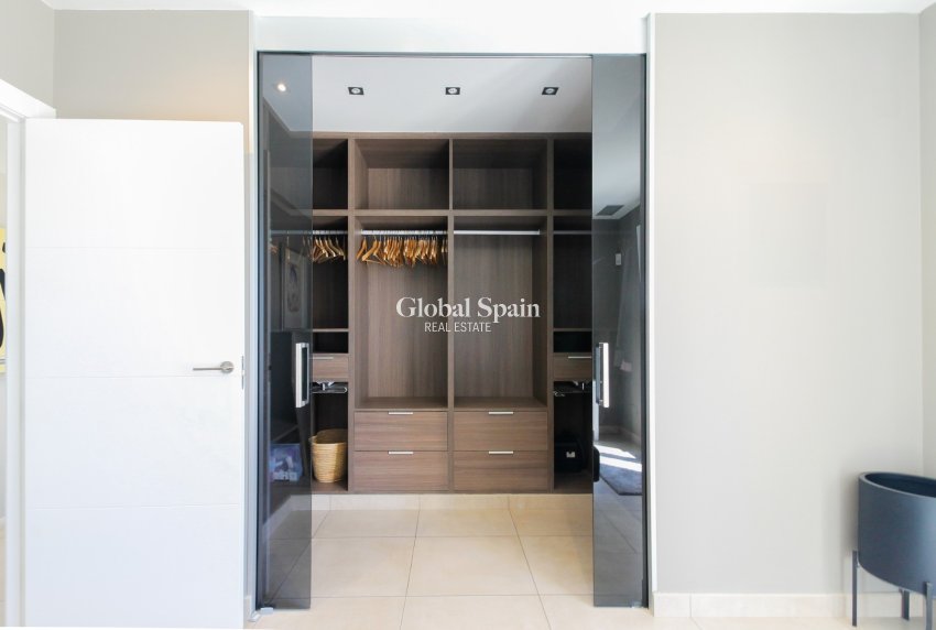 Resale - VILLA -
TORREVIEJA - Costa Blanca