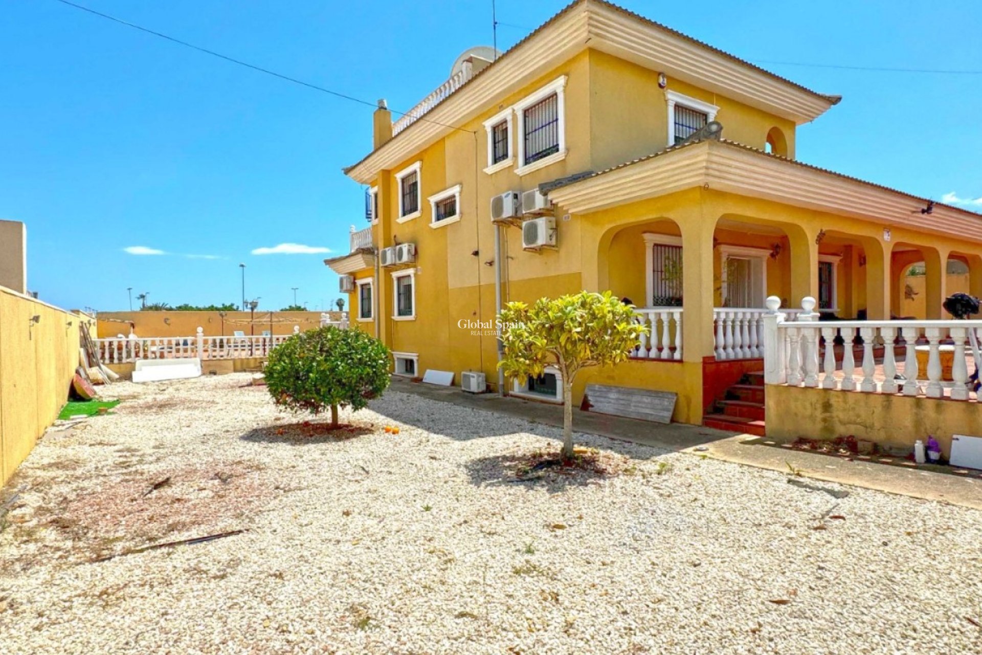 Resale - VILLA -
TORREVIEJA - Costa Blanca