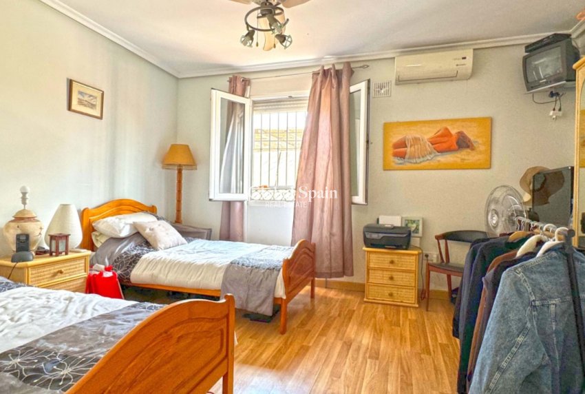 Resale - VILLA -
TORREVIEJA - Costa Blanca