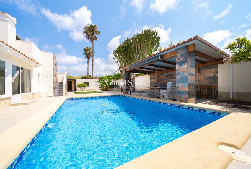 Resale - VILLA -
TORREVIEJA - Costa Blanca