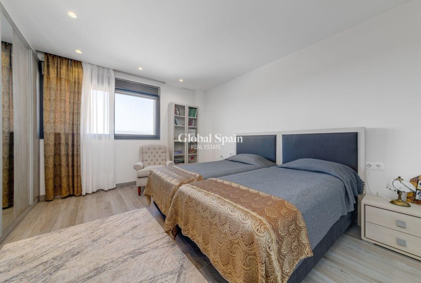 Resale - VILLA -
TORREVIEJA - Costa Blanca