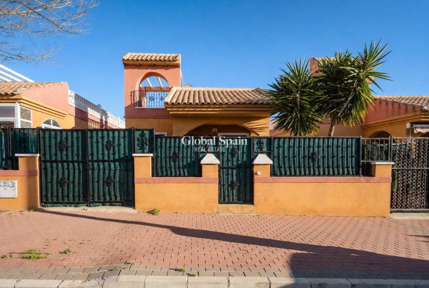 Resale - VILLA -
TORREVIEJA - Costa Blanca