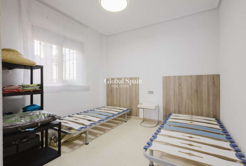 Resale - VILLA -
TORREVIEJA - Costa Blanca