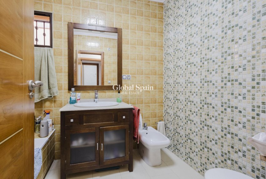 Resale - VILLA -
TORREVIEJA - Costa Blanca