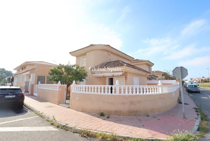 Resale - VILLA -
TORREVIEJA - Costa Blanca