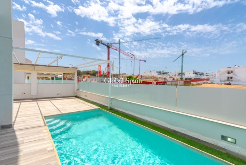 Resale - VILLA -
TORREVIEJA - Costa Blanca