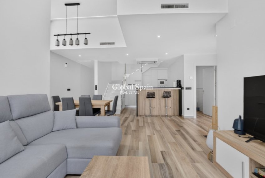 Resale - VILLA -
TORREVIEJA - Costa Blanca