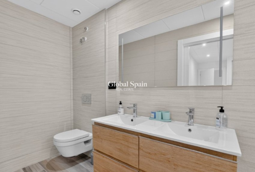 Resale - VILLA -
TORREVIEJA - Costa Blanca