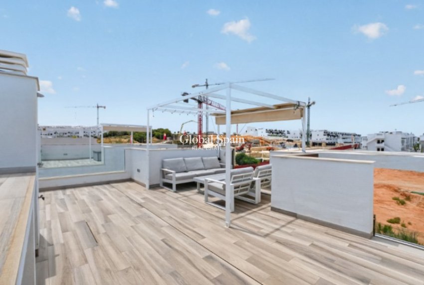 Resale - VILLA -
TORREVIEJA - Costa Blanca
