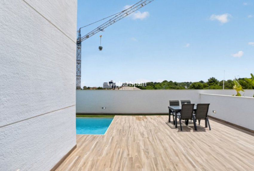Resale - VILLA -
TORREVIEJA - Costa Blanca