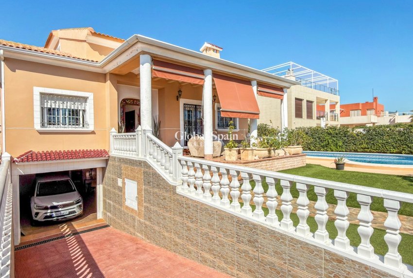 Resale - VILLA -
TORREVIEJA - Costa Blanca