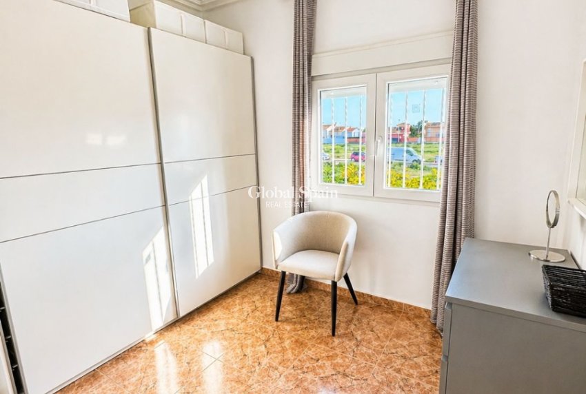 Resale - VILLA -
TORREVIEJA - Costa Blanca