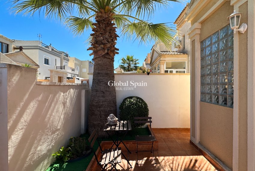 Resale - VILLA -
TORREVIEJA - Costa Blanca