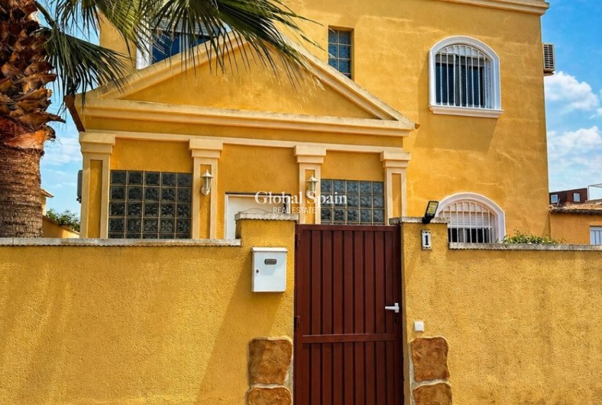 Resale - VILLA -
TORREVIEJA - Costa Blanca