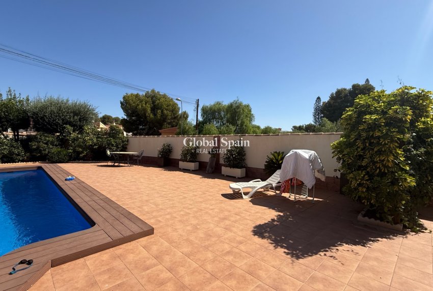 Resale - VILLA -
TORREVIEJA - Costa Blanca