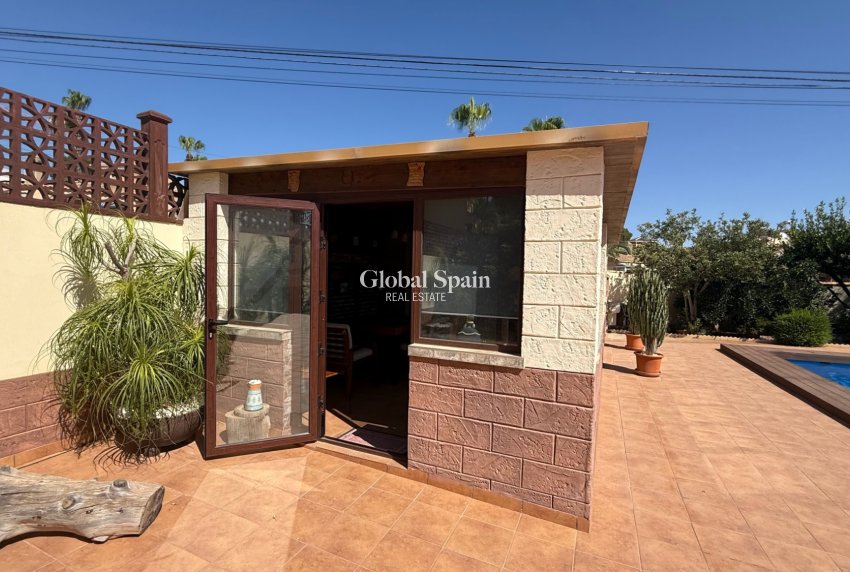 Resale - VILLA -
TORREVIEJA - Costa Blanca