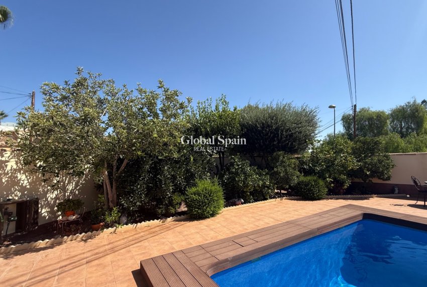 Resale - VILLA -
TORREVIEJA - Costa Blanca
