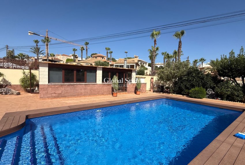 Resale - VILLA -
TORREVIEJA - Costa Blanca